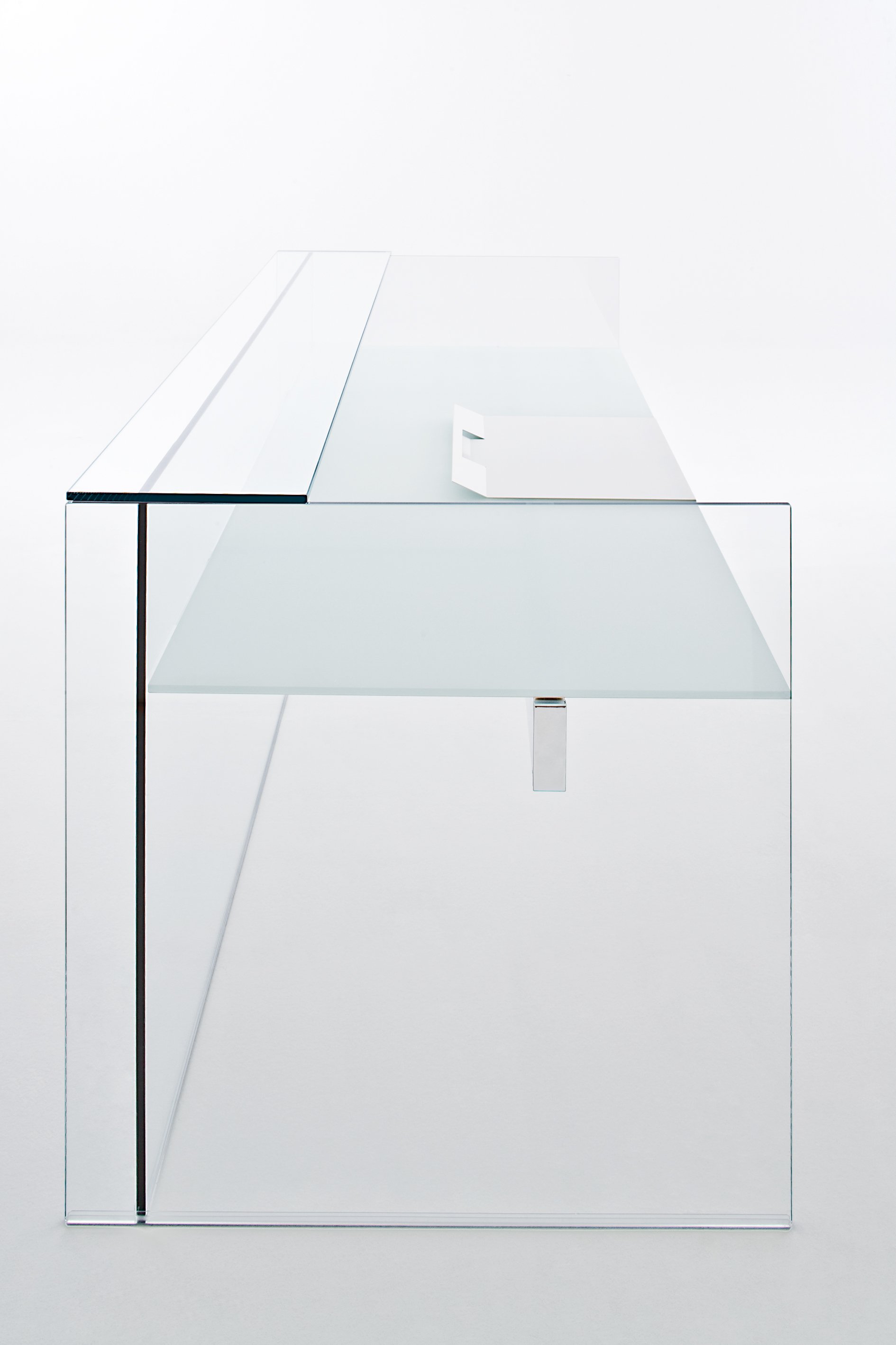 Air desk hall detail