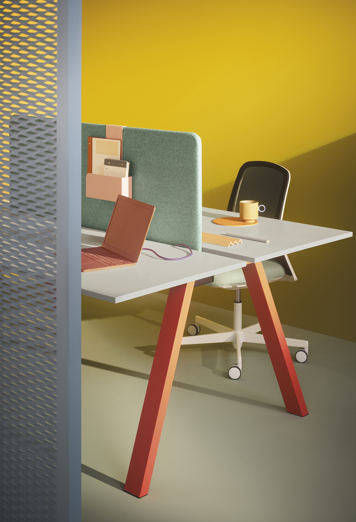 Arki Table Desk ambientata 20242 low