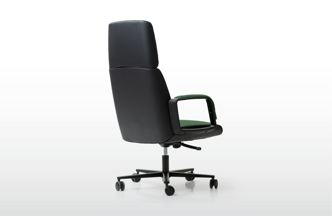 CHARLES GALLERY 4 1151x750