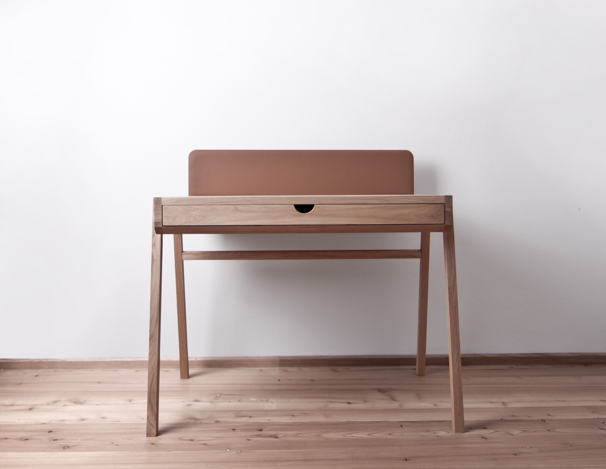 Grafo desk by Metafor 3 4 weeks 5