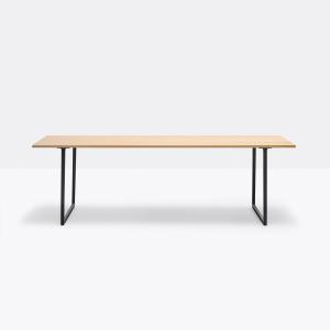 Toa Desk Range by Pedrali