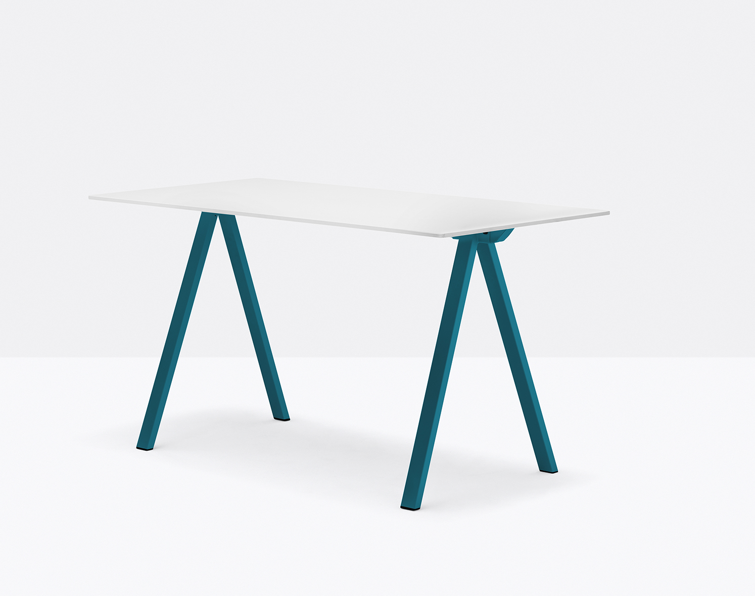 Arki Desk ARK7 139x69 BL500 CFP low