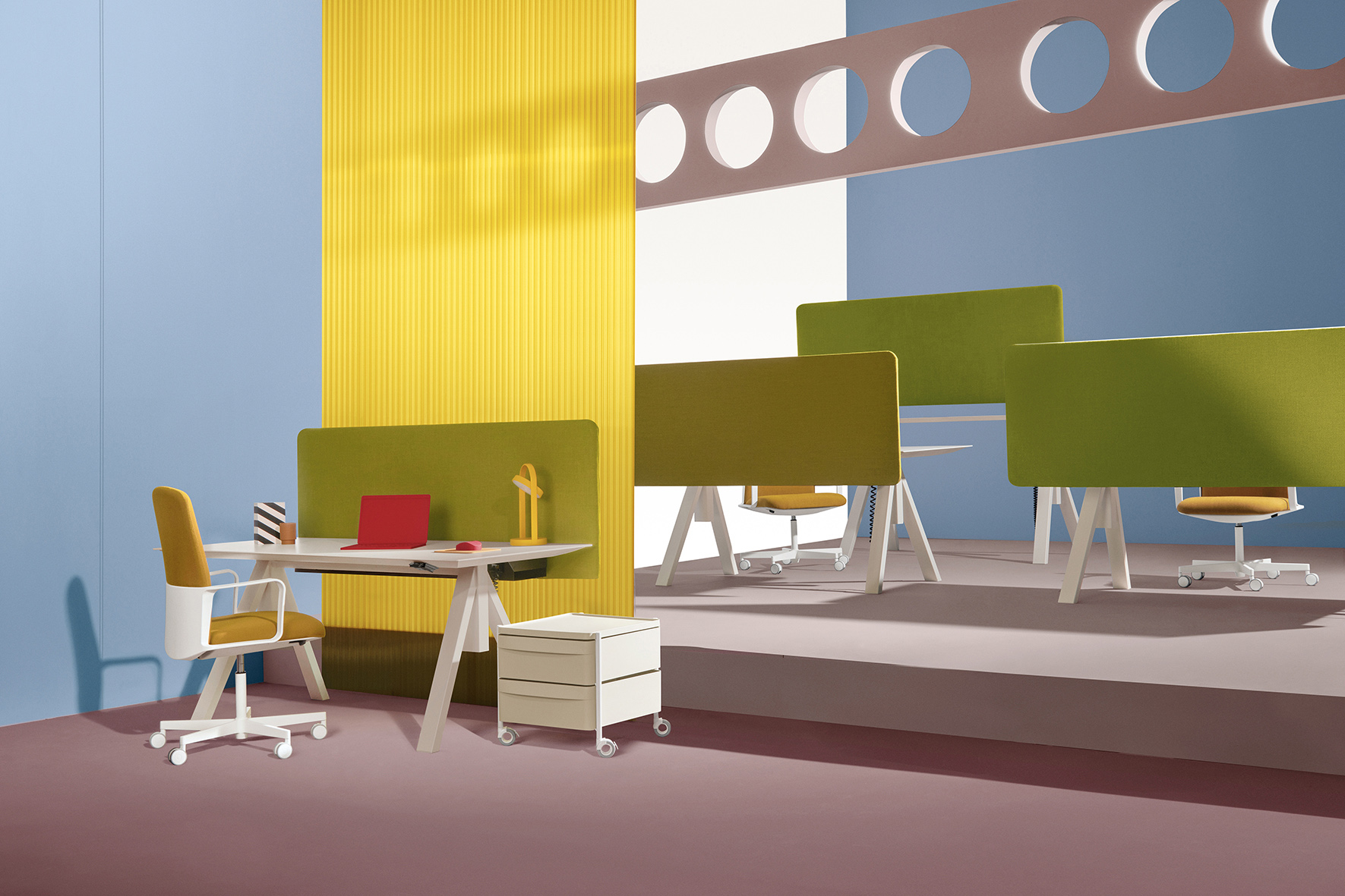 Arki Table Adj Desk ambientata 2020 low