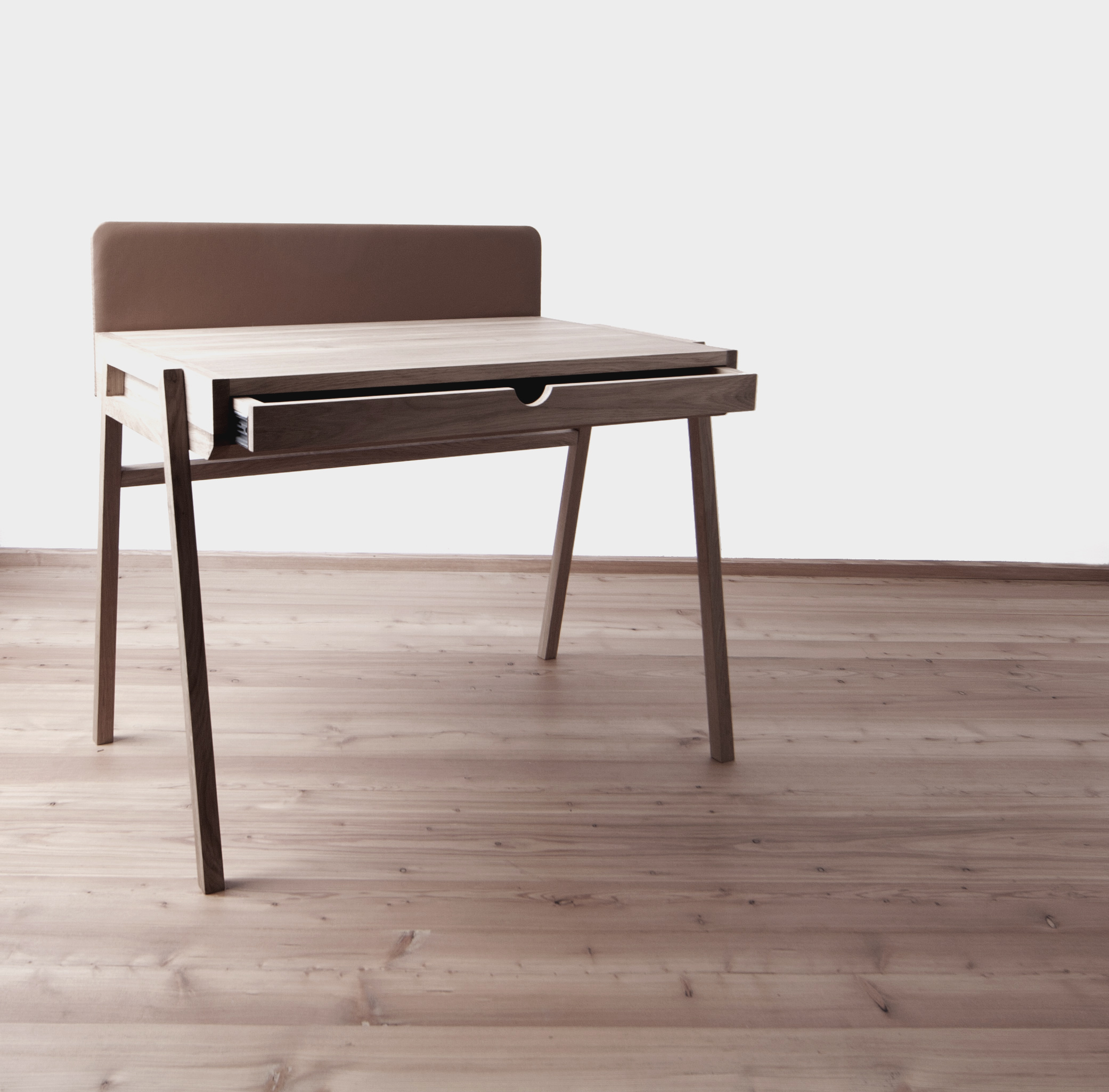 Grafo desk by Metafor 3 4 weeks 12
