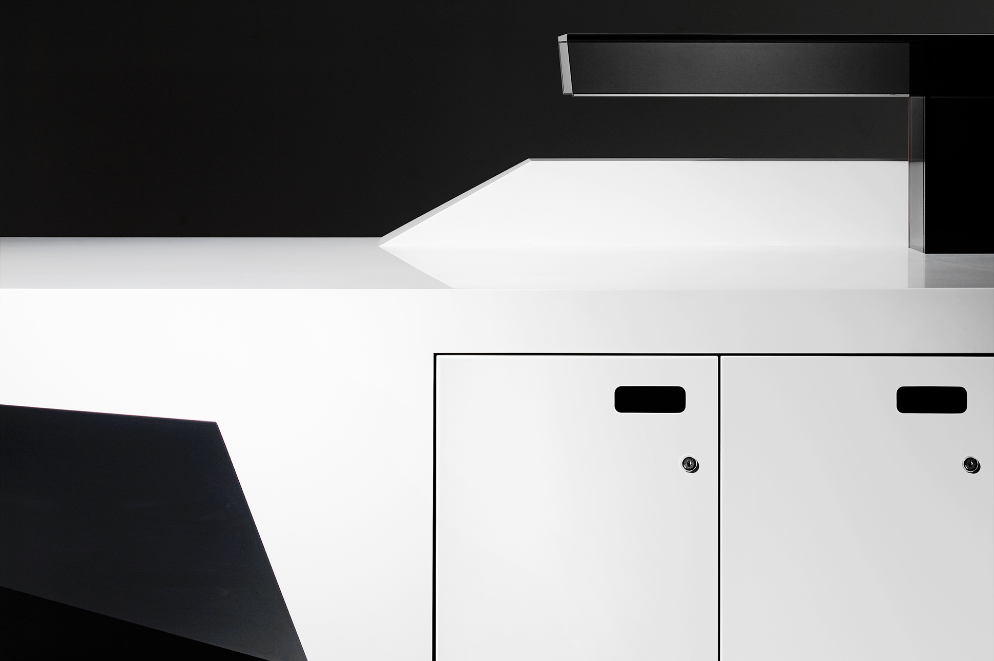 Isomi Fold Modular Reception Desk SolidSurface detail