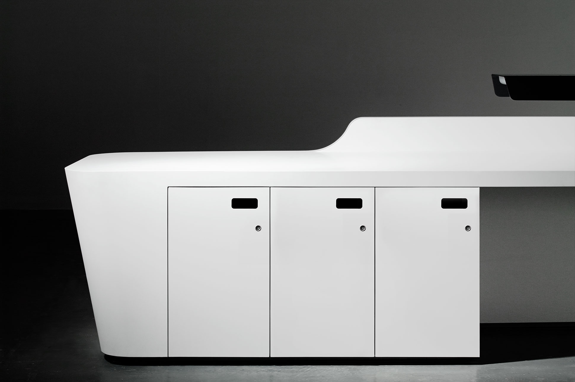 Mono Modular Reception Desk in Solid Surface detail