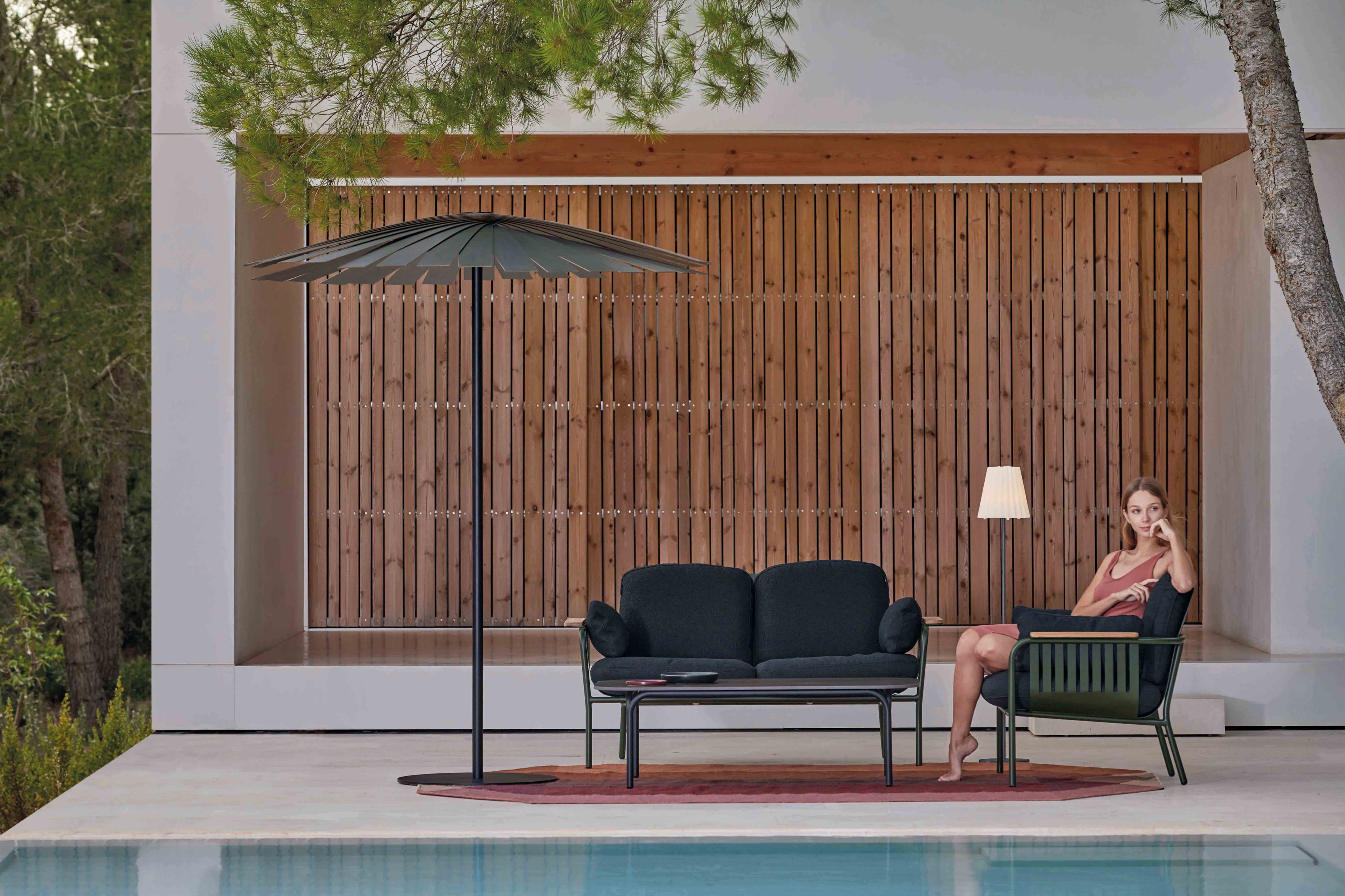 capa composition lounge chair seat sofa bottle green atlas plain 01 with model