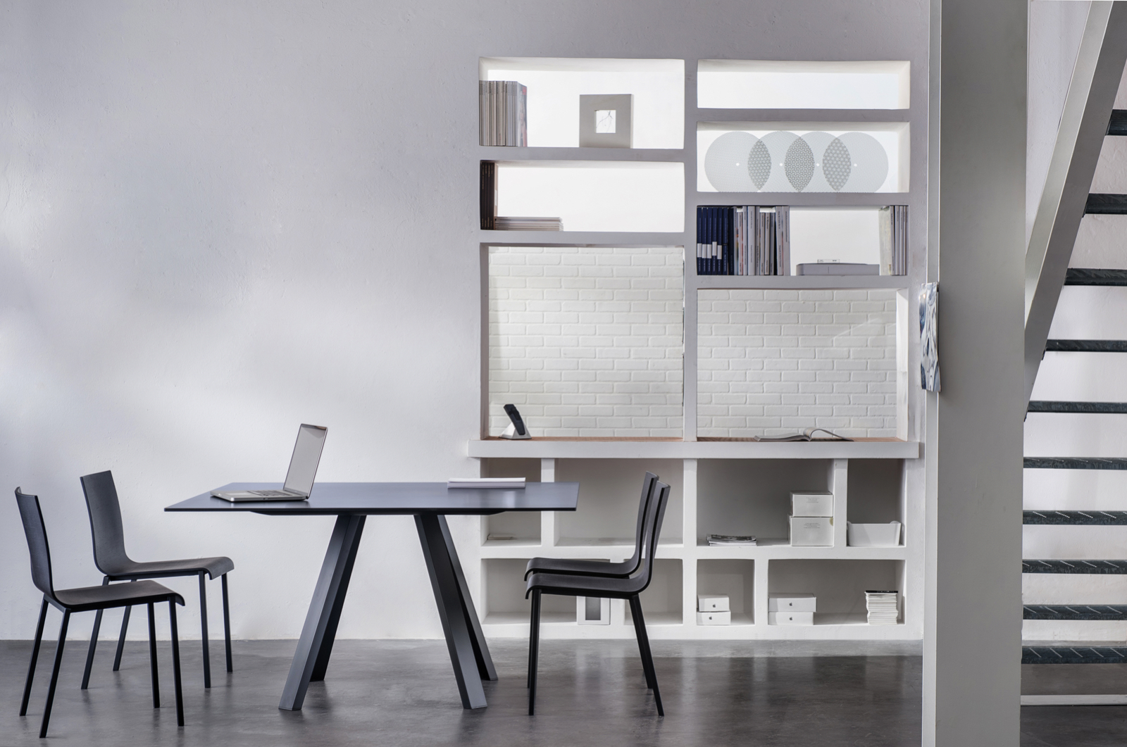 web KUADRA XL 2411 AN+ARKI TABLE ARK139x139 COM NE low